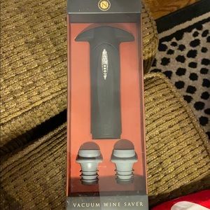 NWT Nicholas Collection Vacuum Wine Saver Set